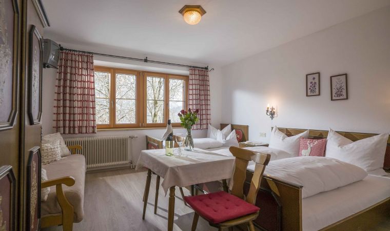 Straifhof Hohe Salve Zimmer.jpg