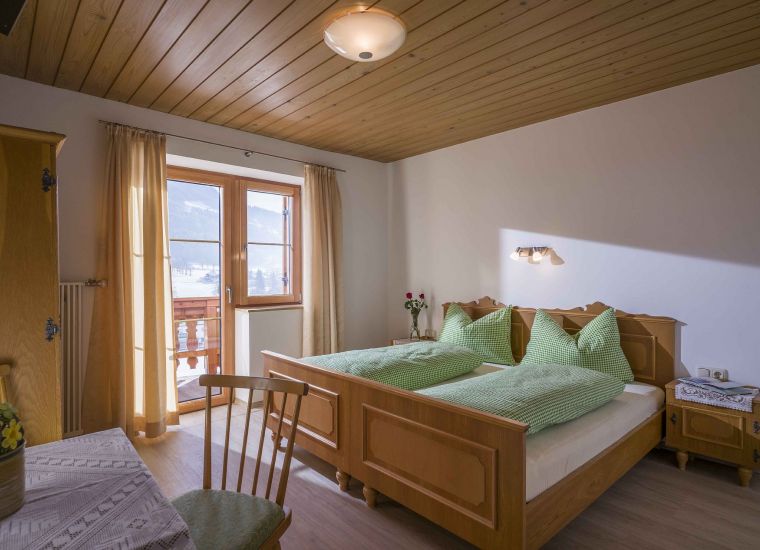 Straifhof Alpenrose Schlafzimmer.jpg