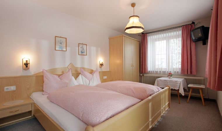 Straifhof Hohe Salve Zimmer (2).jpg