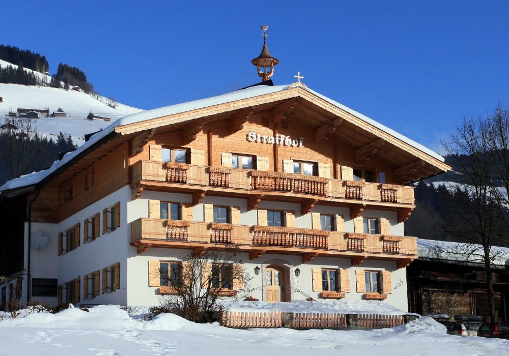 Straifhof Au+Яenansicht Winter (2).jpg