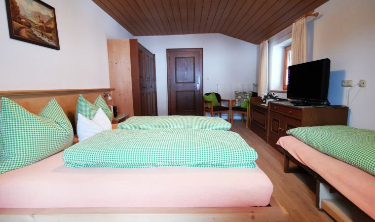 Sonnblick Schlafzimmer Bild 2.jpg