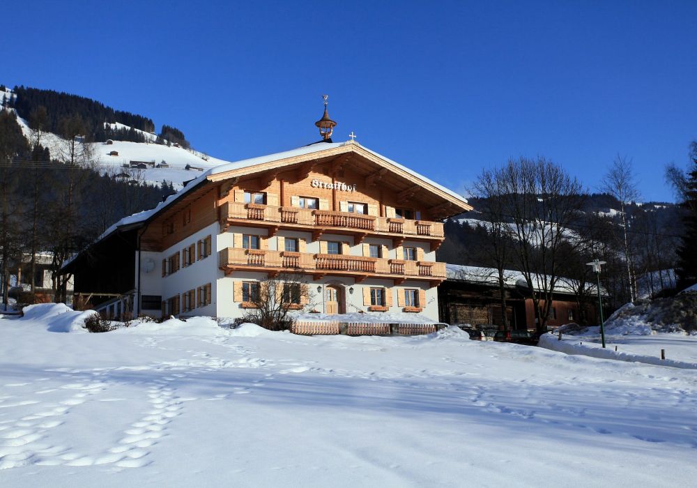 Straifhof Au+Яenansicht Winter.jpg